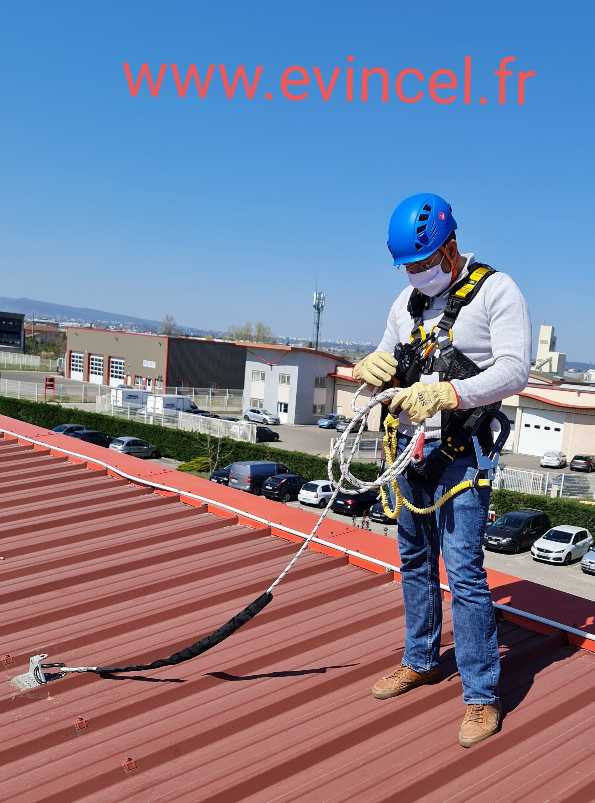Informations sur la durée et les tarifs de la formation Formation Port du harnais - Travail en hauteur sur Toiture, terrasse et pente