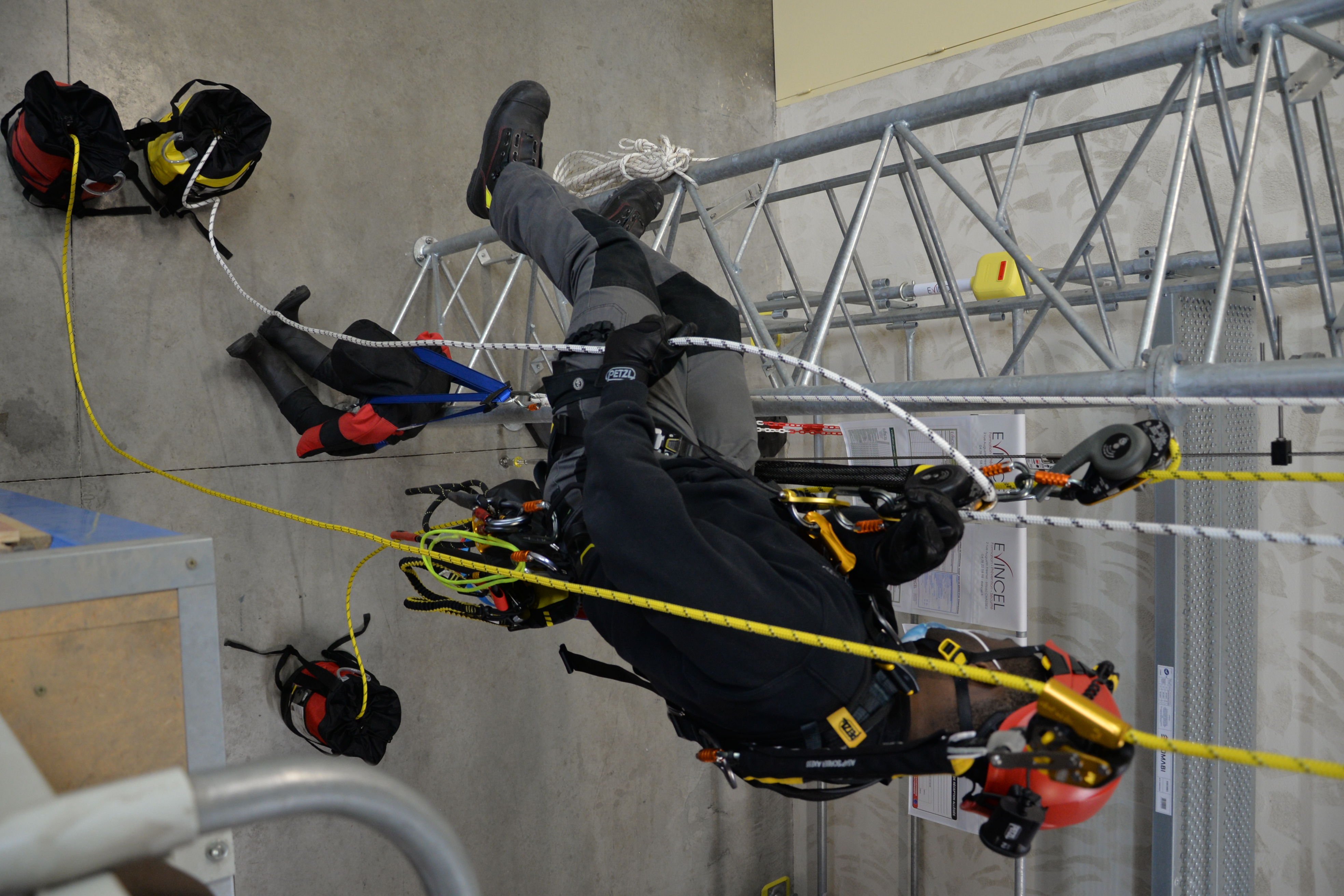 Informations sur la durée et les tarifs de la formation Formation Travail en hauteur sur cordes avec harnais de suspension et technique d'évacuation de victime