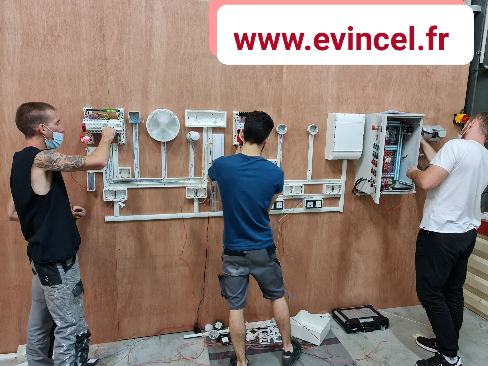 Informations sur la durée et les tarifs de la formation Recyclage Habilitation HAUTE TENSION H2V H1V HC HE HOV en HTA et HTB