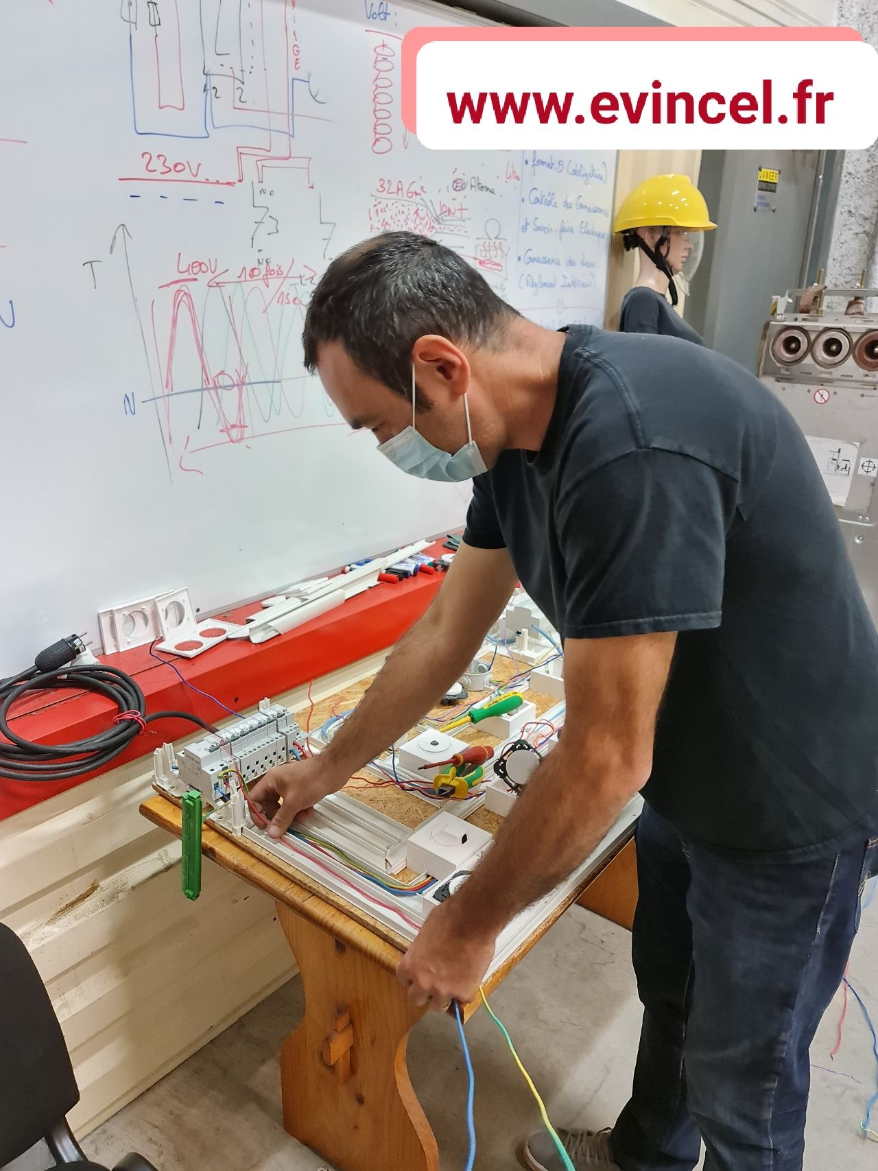 Informations sur la durée et les tarifs de la formation Recyclage PERSONNEL ELECTRICIEN : Habilitation électrique B1V B2V BR BC H0V