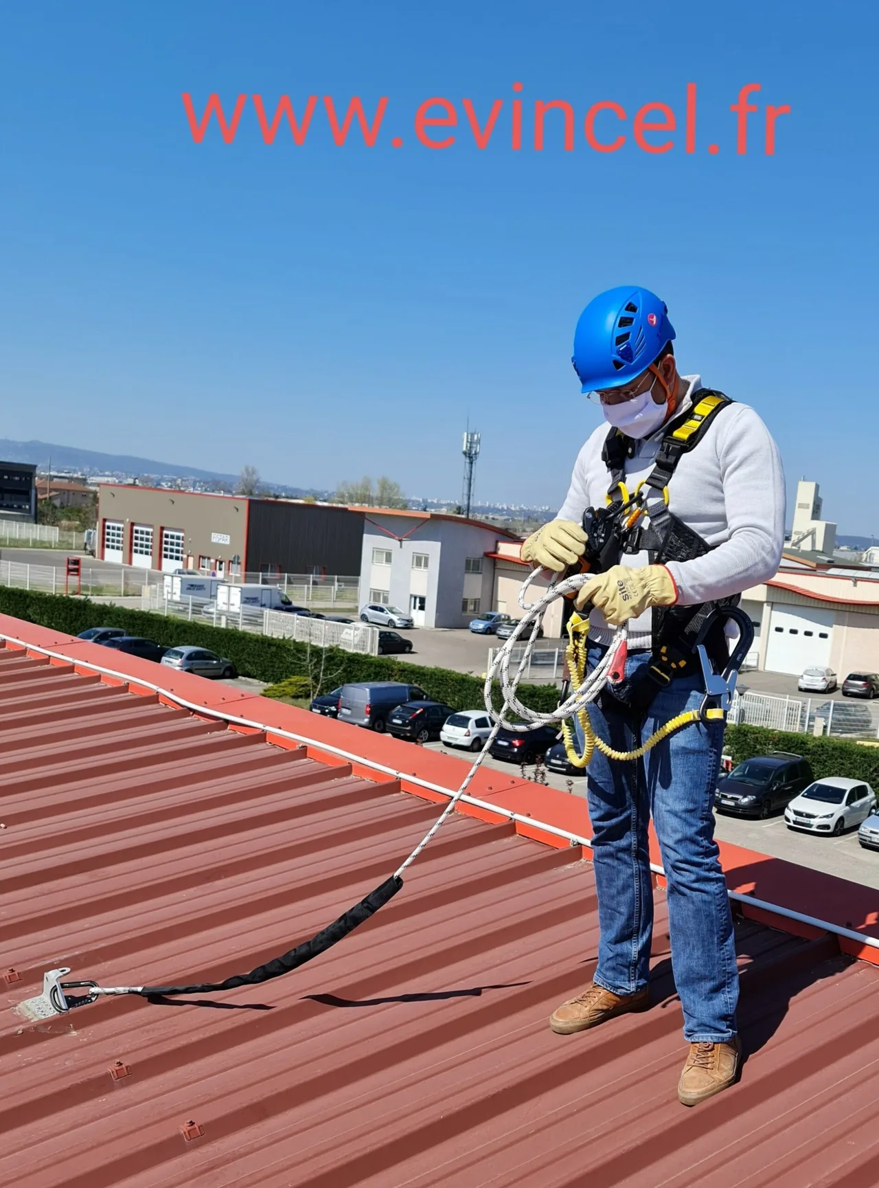 Informations sur la durée et les tarifs de la formation Formation initiale au travail en hauteur et au port du harnais sur toiture, terrasse et pente